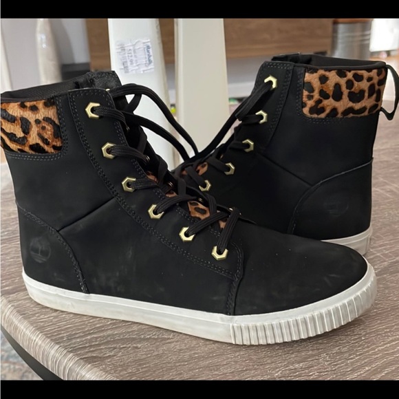 Timberland Women Ankle Boots Skyla Bay Boot US 10M Black Leather Cheetah - Picture 4 of 4